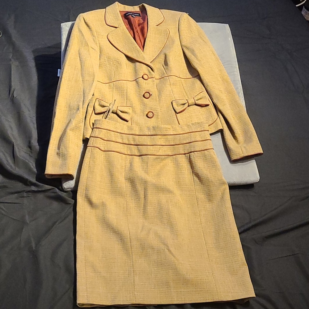 Ultra cute skirt suit